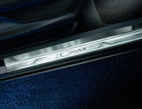 Proteções das embaladeiras dianteiro, com logótipo C-MAX em relevo