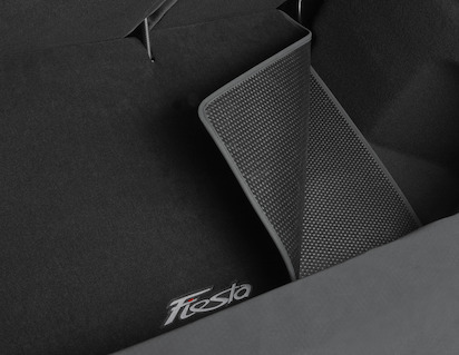 Schutzmatte für den Gepäckraum schwarz, mit Fiesta Logo