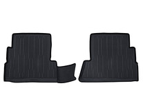 Alfombrillas de goma traseras, en color negro, estilo bandeja con bordes elevados.
