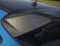 RS-emblem i farven Ford Performance Blue