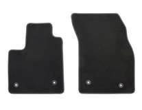 Alfombrillas de terciopelo premium delanteras, en color negro con costura en color gris.