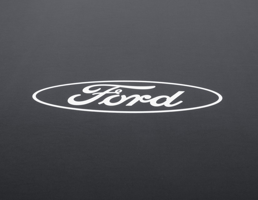 Premium Schutzabdeckung schwarz, mit weissen Nähten und weissem Ford-Emblem  - Ford Online-Zubehörkatalog