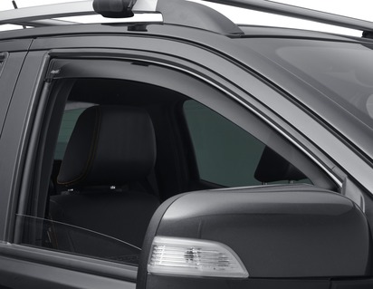 ClimAir®* Deflector de aire para ventanillas delanteras, en color negro.