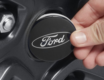 Capac central  negru lucios, cu logo-ul Ford