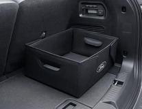 Hopfällbar transportbox svart tyg, med vit Ford-oval på båda sidorna