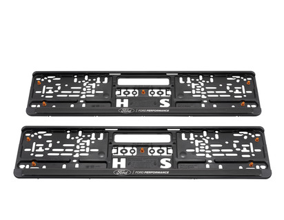 Podložka pod SPZ v černé barvě s bílým 3D logem „Ford Performance“