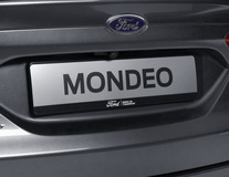 Uchwyt do tablic rejestracyjnych Ford czarny, z niebieskim owalem Forda i białym napisem "BRING ON TOMORROW”.