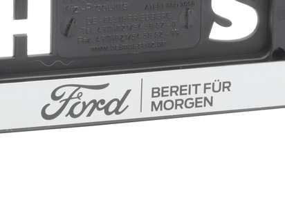 Ford Kennzeichenhalter silber, mit schwarzem Ford-Emblem und schwarzem „BEREIT FÜR MORGEN“ Schriftzug