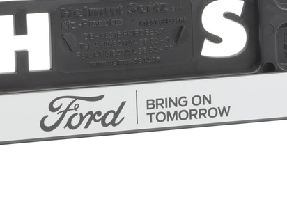 Suport pentru plăcuța de înmatriculare Ford  argintiu, cu oval Ford și text „BRING ON TOMORROW”