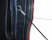 Pickup Attitude* Sistema di amortizzatori per il portellone posteriore non vetrato - compatibile con accessori extra