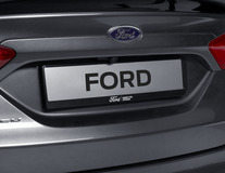 Ford Kennzeichenhalter schwarz, mit weißem Ford-Emblem und „BEREIT FÜR MORGEN“ Schriftzug