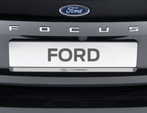 License Plate Holder srebrny, z czarnym trójwymiarowym logo „Ford Performance”