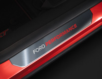 Dorpellijste voor, met Ford Performance logo
