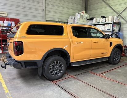 Pickup Attitude* Tettuccio rigido HARD TOP AEROKLAS VETRATO CON APERTURA A RIBALTA ELETTRICA PER FORD RANGER DOPPIA CABINA - IL MONTAGGIO NECESSITA LA FORNITURA DI J-BRACE - modello non adatto con accessori extra