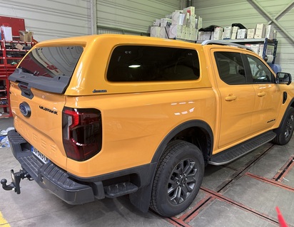 Pickup Attitude* Tettuccio rigido HARD TOP AEROKLAS VETRATO CON APERTURA A RIBALTA ELETTRICA PER FORD RANGER DOPPIA CABINA - IL MONTAGGIO NECESSITA LA FORNITURA DI J-BRACE - modello non adatto con accessori extra