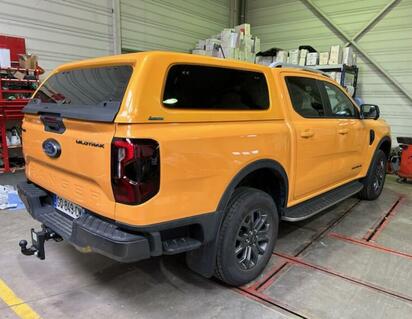 Pickup Attitude* Tettuccio rigido HARD TOP AEROKLAS VETRATO CON APERTURA A RIBALTA ELETTRICA PER FORD RANGER DOPPIA CABINA - IL MONTAGGIO NECESSITA LA FORNITURA DI J-BRACE - modello non adatto con accessori extra