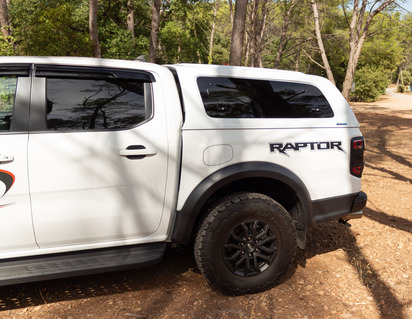 Pickup Attitude* Tettuccio rigido HARD TOP AEROKLAS VETRATO CON APERTURA A RIBALTA  PER FORD RANGER DOPPIA CABINA - IL MONTAGGIO NECESSITA LA FORNITURA DI J-BRACE - modello non adatto con accessori extra